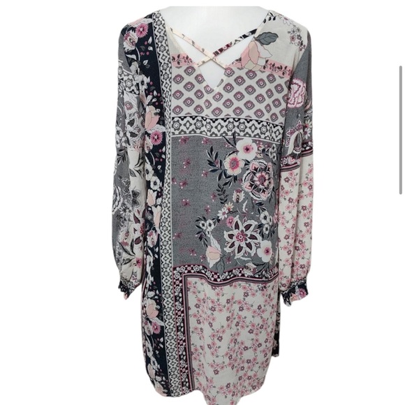 Maurices  Pink & Black and Gray Floral Slit Sleeve Shift Dress   Size M - Picture 4 of 16